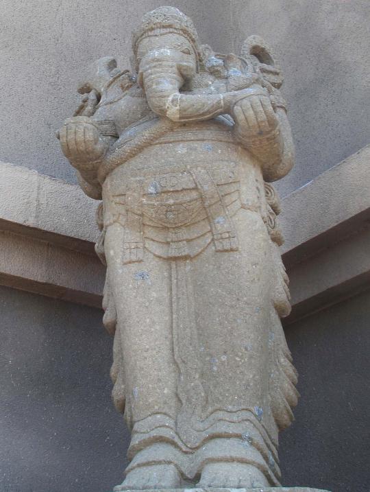 Monumen Simpanglima Gumul mirip monumen di Paris