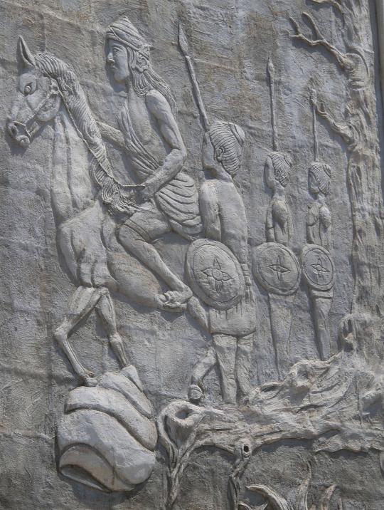 Monumen Simpanglima Gumul mirip monumen di Paris