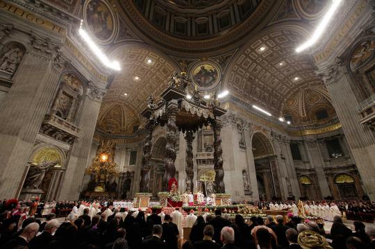 Suasana Misa malam Natal di Vatikan