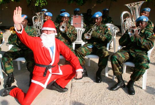 Ketika Santa Claus menghibur para prajurit militer