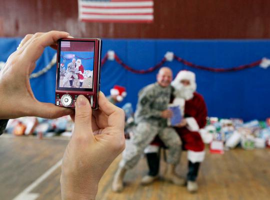 Ketika Santa Claus menghibur para prajurit militer