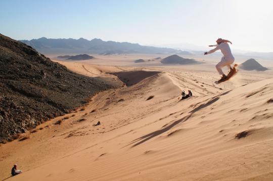 Bermain ski di padang pasir