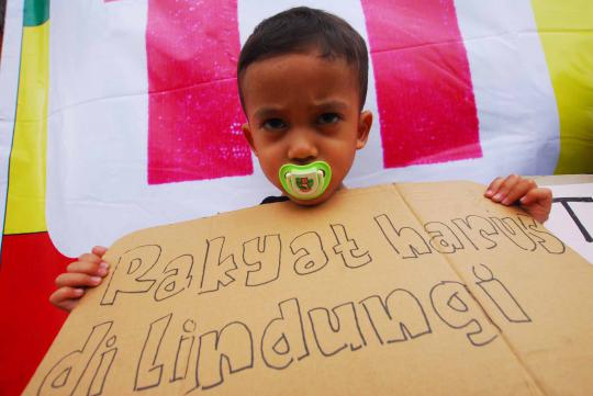 Aksi bocah demo tolak penggusuran di Balai Kota