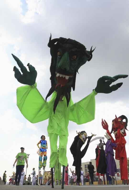 Warna-warni parade budaya Cali Viejo