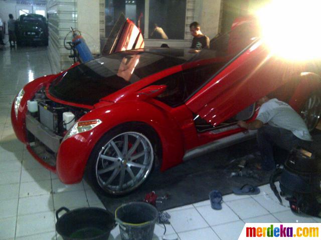 Foto : Mogok dua kali, mobil Tucuxi Dahlan Iskan 