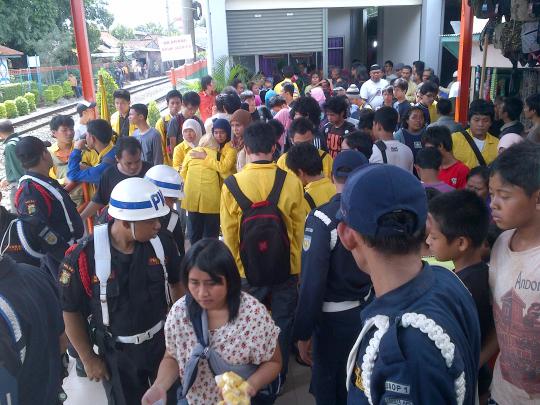 Puluhan kios PKL di Stasiun Lenteng Agung digusur PT KAI