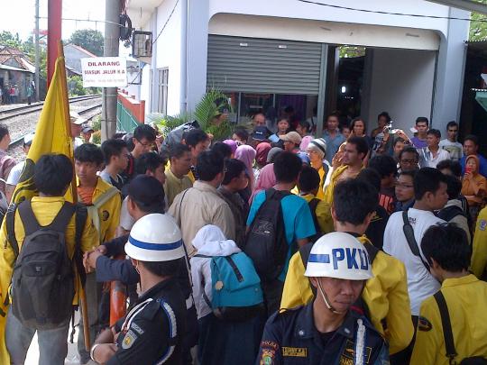 Puluhan kios PKL di Stasiun Lenteng Agung digusur PT KAI