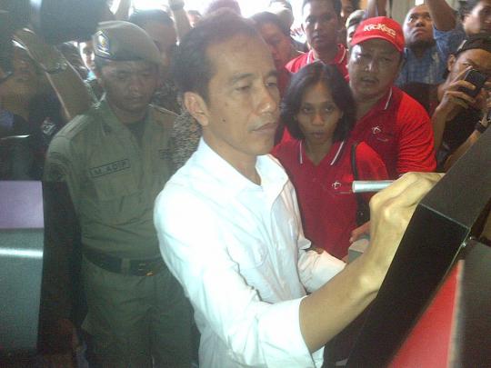 Hari libur, Jokowi tetap menyusuri Kali Ciliwung