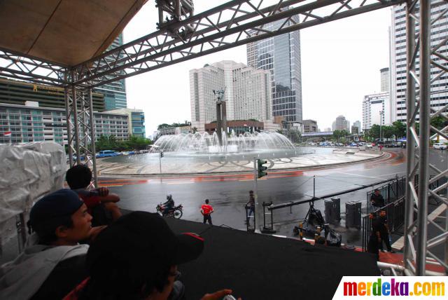 Foto : Persiapan panggung hiburan jelang tahun baru 2013 