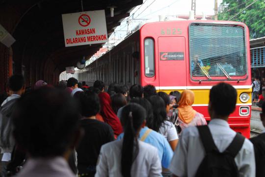 Jelang malam tahun baru calon penumpang KRL meningkat