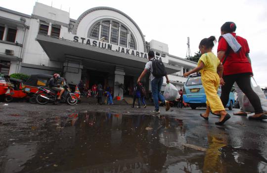 Jelang malam tahun baru calon penumpang KRL meningkat