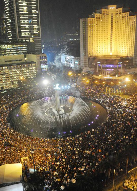 Lautan manusia banjiri Bundaran HI jelang pergantian tahun