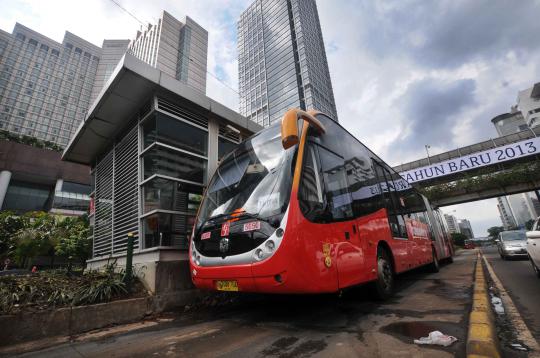 Bus gandeng Transjakarta Zhong Thong mulai diuji coba