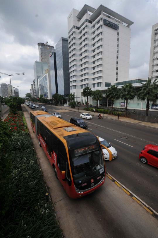 Bus gandeng Transjakarta Zhong Thong mulai diuji coba