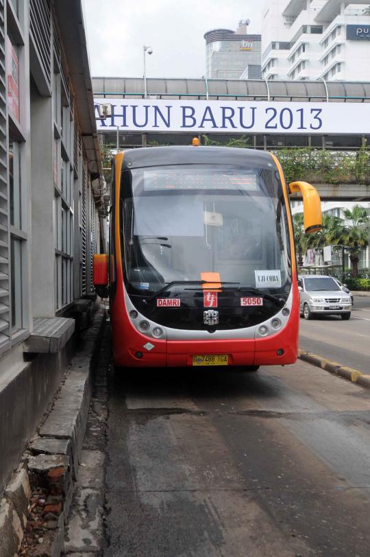 Bus gandeng Transjakarta Zhong Thong mulai diuji coba