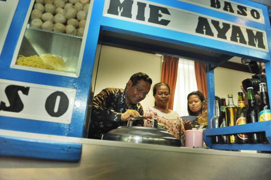 Mahfud MD beri dukungan kepada tukang bakso