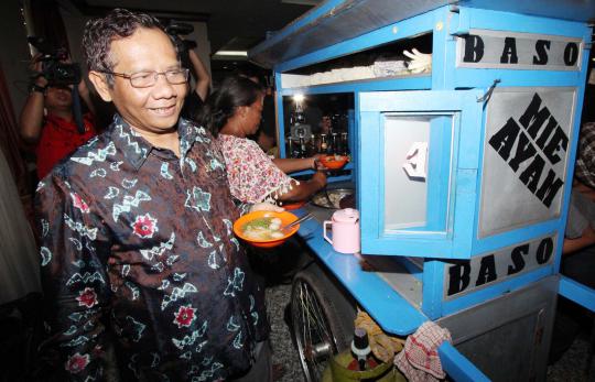 Mahfud MD beri dukungan kepada tukang bakso