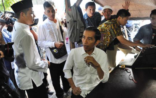 Jokowi ngopi bareng wartawan di Bundaran HI