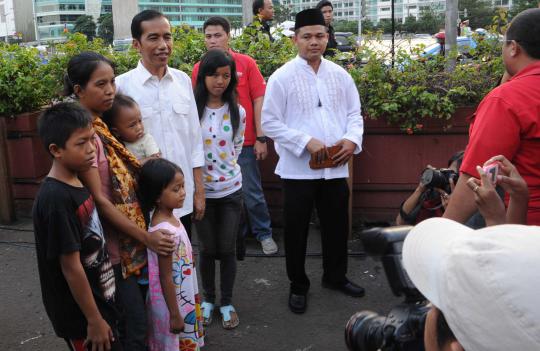 Jokowi ngopi bareng wartawan di Bundaran HI