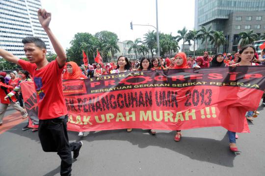 Ratusan buruh tolak TDL dan upah murah di Bundaran HI