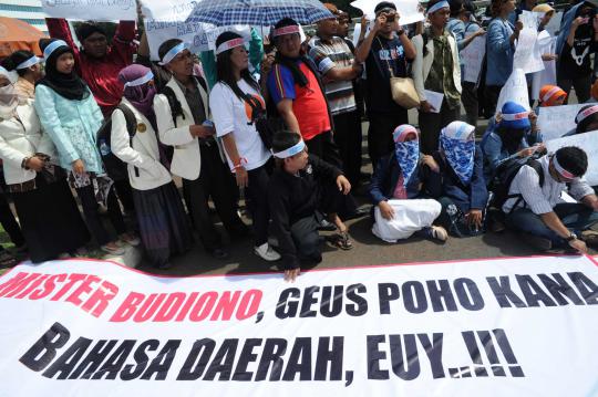 Tolak penghapusan bahasa daerah, massa demo di depan DPR