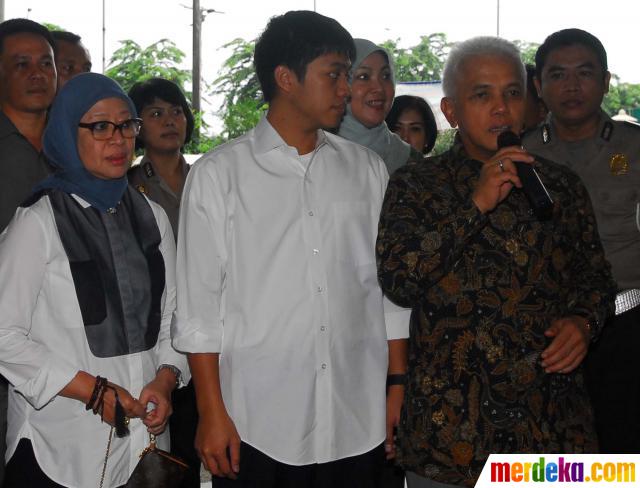 Foto : Hatta Rajasa antarkan Rasyid ke Ditlantas Polda 