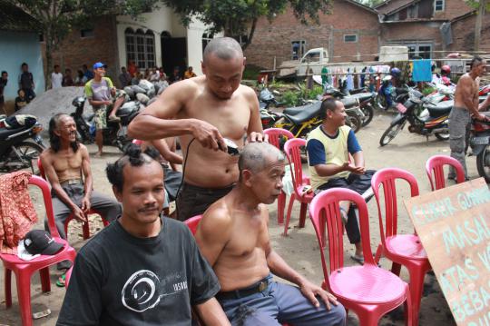 2 Terdakwa kasus bambu bebas, warga Magelang cukur gundul massal