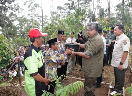 Presiden SBY jalan kaki 2 km blusukan ke Gunung Gede Pangrango