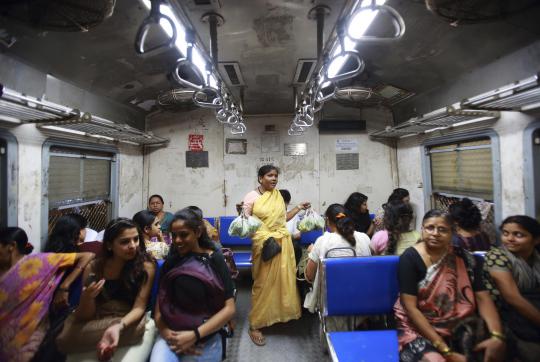 Kereta api khusus wanita di India