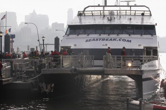 Kapal feri tabrak dermaga di New York, 57 orang cedera
