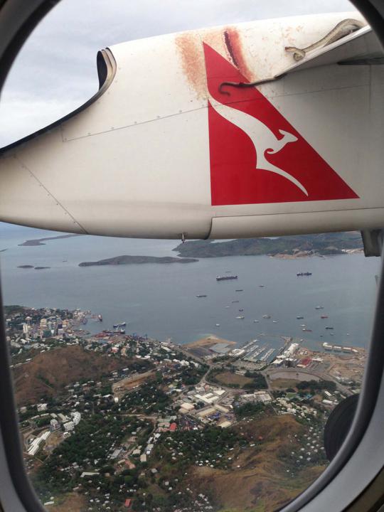 Ular python ukuran 3 meter ikut terbang di sayap pesawat Qantas