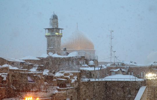 Timur Tengah diterjang badai salju