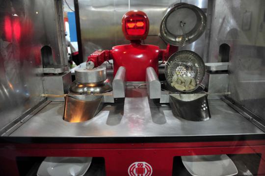 Restoran ini memakai jasa robot sebagai pelayannya