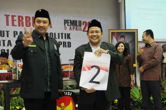 KPU bagikan nomor urut ke-10 parpol untuk Pemilu 2014