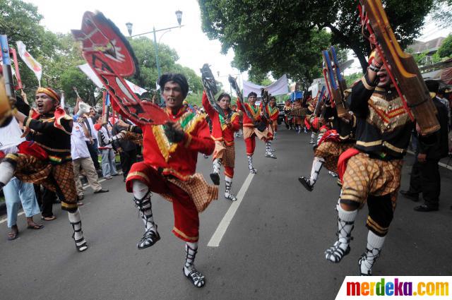 Foto : Meriahnya pawai budaya sambut pembagian nomor urut 