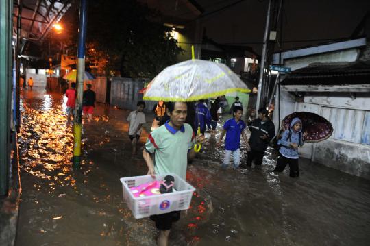 Kemacetan hingga 5 km akibat banjir di kawasan Kampung Melayu