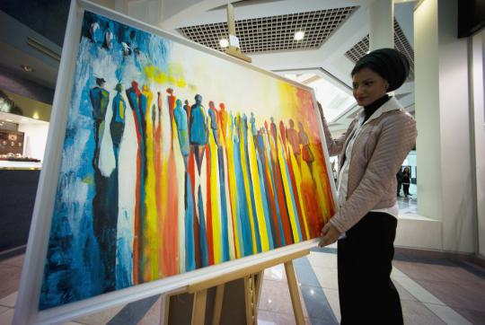 Seniman cantik tunjukkan karyanya di "Al Aali Art Fest2 2013"
