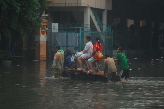 Pasar Glodok masih tergenang banjir