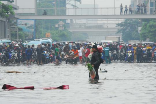 Pasar Glodok masih tergenang banjir