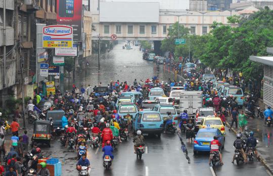 Pasar Glodok masih tergenang banjir