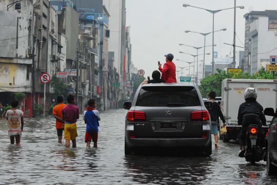 Pasar Glodok masih tergenang banjir