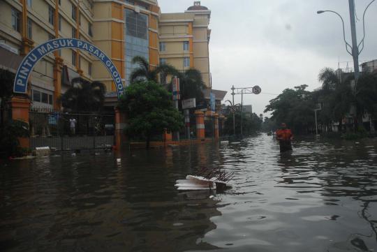 Pasar Glodok masih tergenang banjir