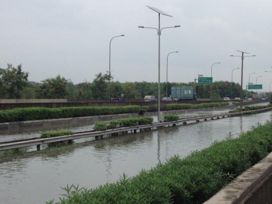 Ruas tol bandara di KM 24 masih terendam banjir