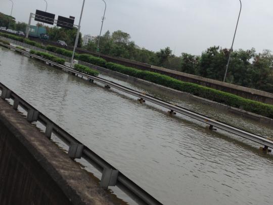 Ruas tol bandara di KM 24 masih terendam banjir