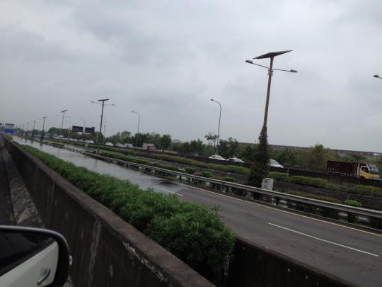 Ruas tol bandara di KM 24 masih terendam banjir