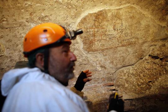 Arkeolog temukan sisa lukisan kuno terpendam di Colosseum