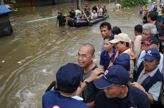 Ketua PMI Jusuf Kalla tinjau korban banjir Penjaringan
