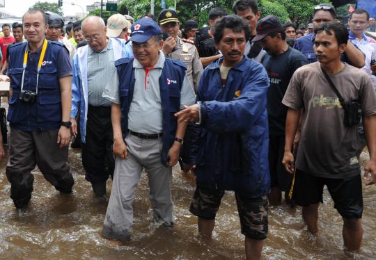 Ketua PMI Jusuf Kalla tinjau korban banjir Penjaringan