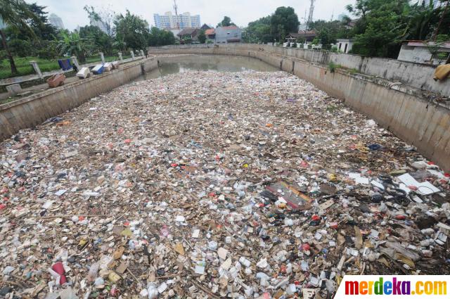 Foto : Pasca-banjir, Jakarta digenangi tumpukan sampah 