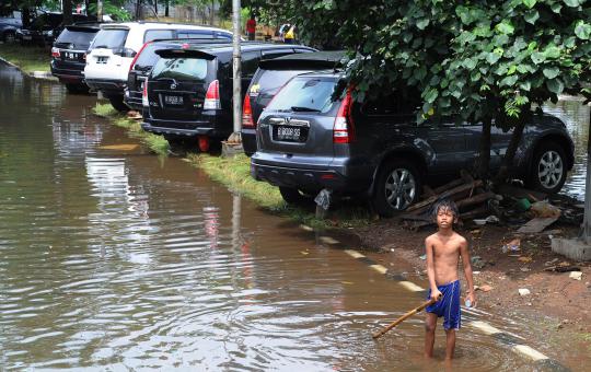 Showroom mobil terendam banjir di Kawasan Pluit Penjaringan
